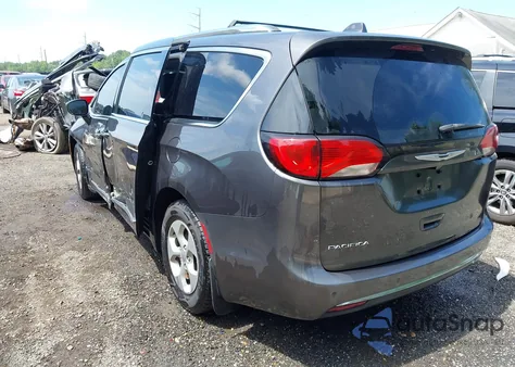 2017 Chrysler Pacifica Touring-L Plus из США, поврежденный, VIN 2C4RC1EGXHR771979